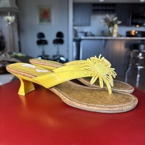 Vintage Fioni Yellow Flower Kitten Heels Y2K Platform Sandals🌻